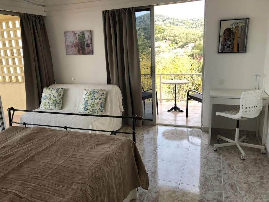 Sea View Apartment With Swimning Pool Mesongi Ngoại thất bức ảnh