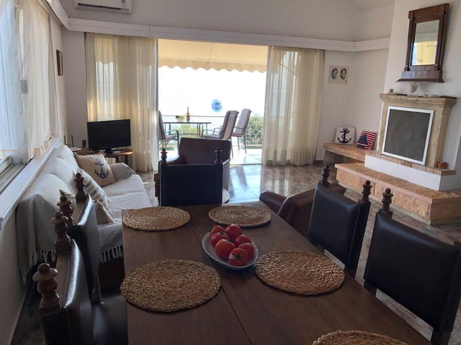 Sea View Apartment With Swimning Pool Mesongi Ngoại thất bức ảnh