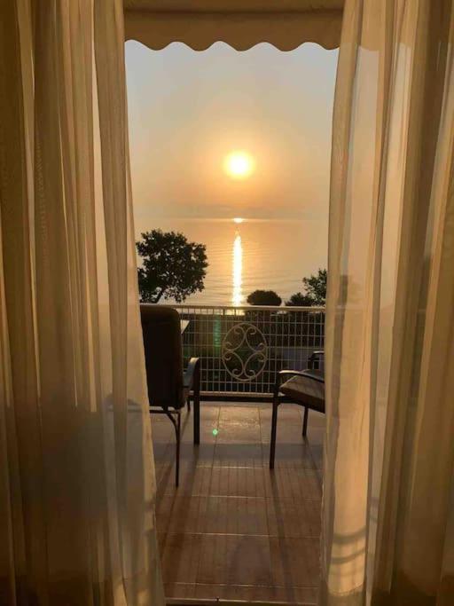 Sea View Apartment With Swimning Pool Mesongi Ngoại thất bức ảnh