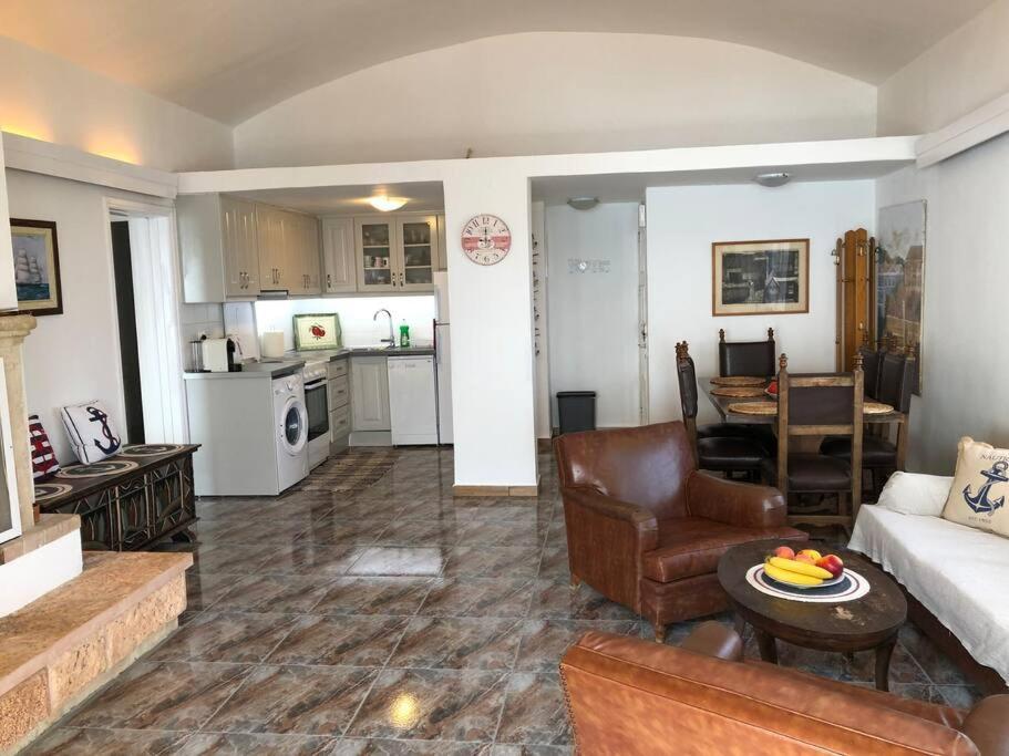 Sea View Apartment With Swimning Pool Mesongi Ngoại thất bức ảnh