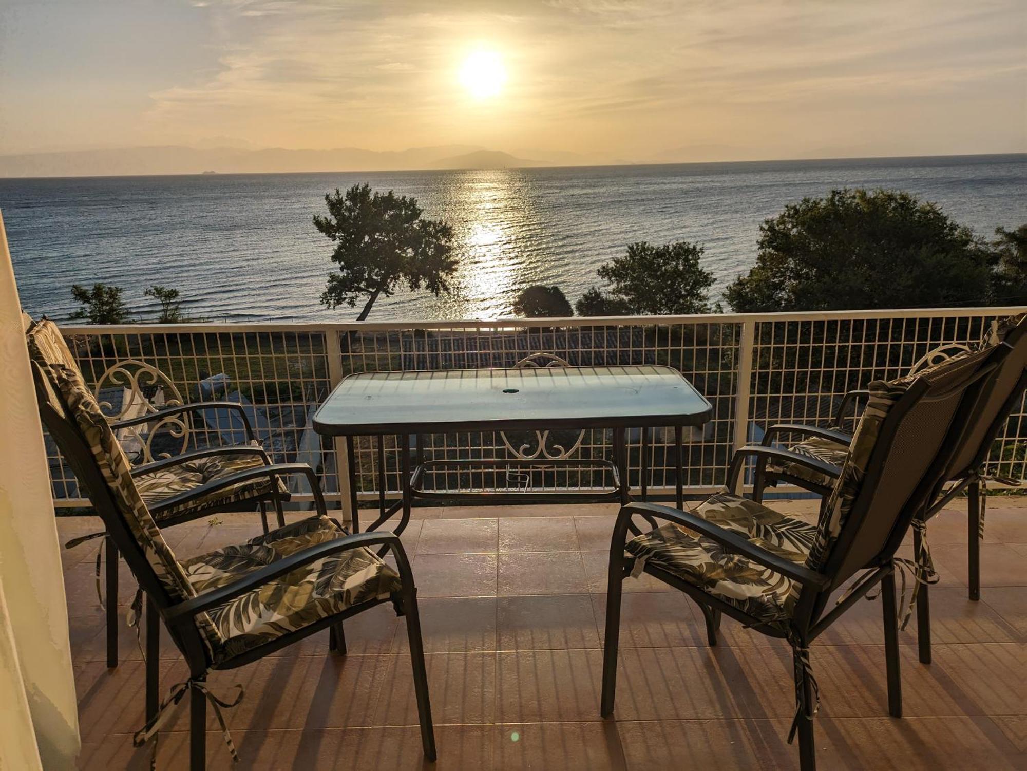 Sea View Apartment With Swimning Pool Mesongi Ngoại thất bức ảnh